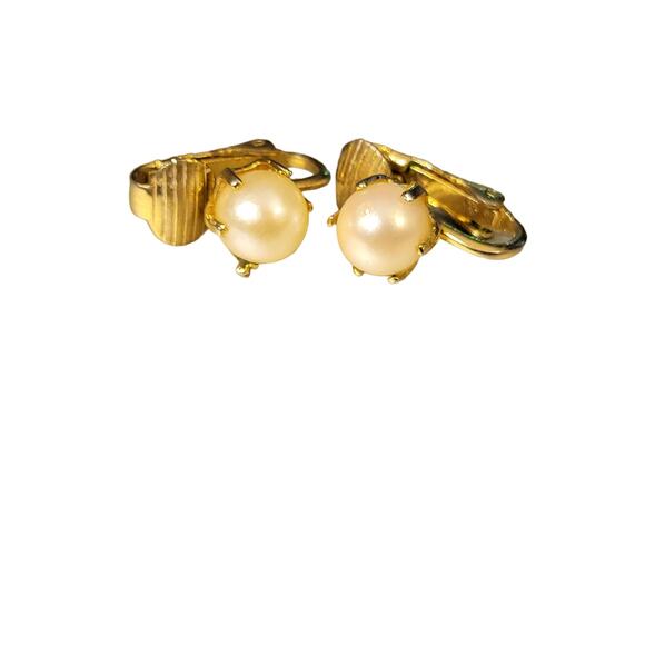 White Pearls Goldtone clip on Earrings - Picture 3 of 4